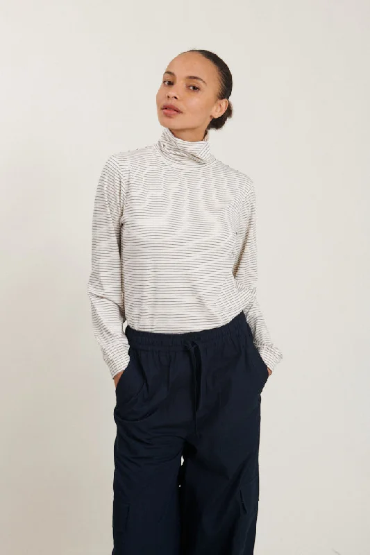 Liva T-Neck - whisper white / Sky captain